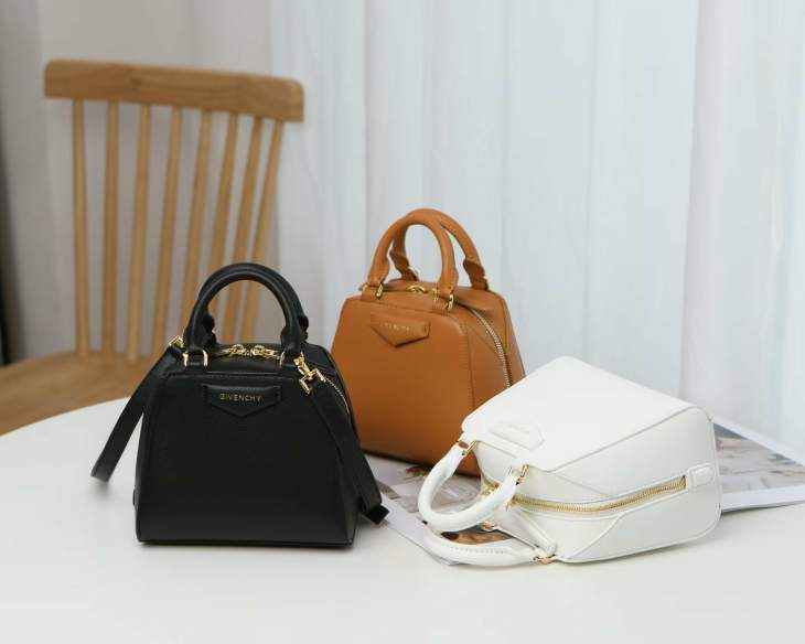 Picture of Givenchy Handbags _SKUfw240171040fw